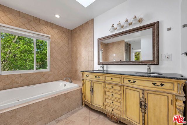 5890 Fairhaven Avenue, Woodland Hills (los Angeles), CA 91367