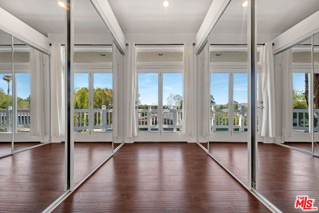 5890 Fairhaven Avenue, Woodland Hills (los Angeles), CA 91367