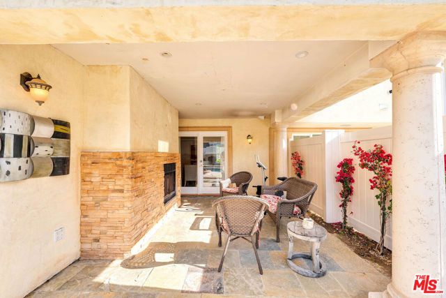 5890 Fairhaven Avenue, Woodland Hills (los Angeles), CA 91367