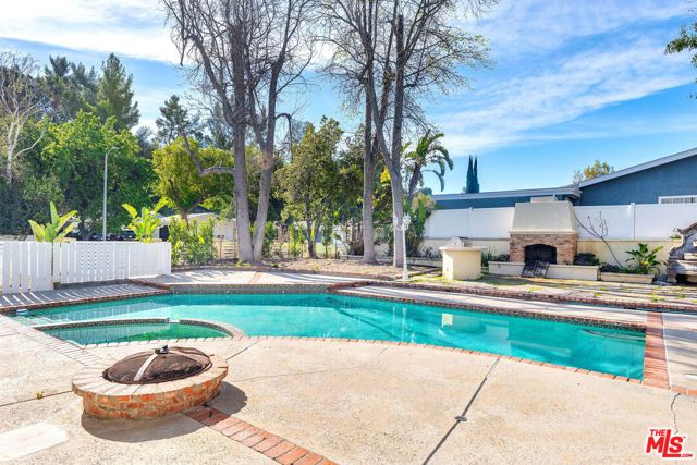5890 Fairhaven Avenue, Woodland Hills (los Angeles), CA 91367