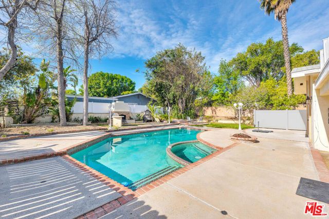 5890 Fairhaven Avenue, Woodland Hills (los Angeles), CA 91367