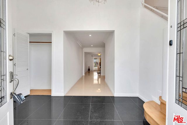 5890 Fairhaven Avenue, Woodland Hills (los Angeles), CA 91367