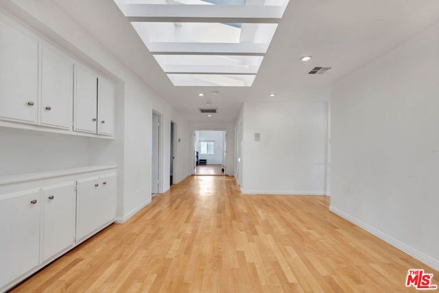 5890 Fairhaven Avenue, Woodland Hills (los Angeles), CA 91367