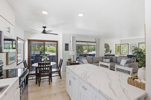 1422 S Liberty Dr, Liberty Lake, WA 99019