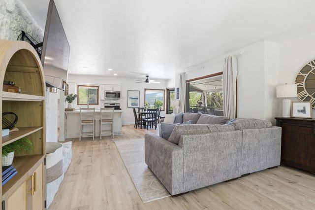 1422 S Liberty Dr, Liberty Lake, WA 99019