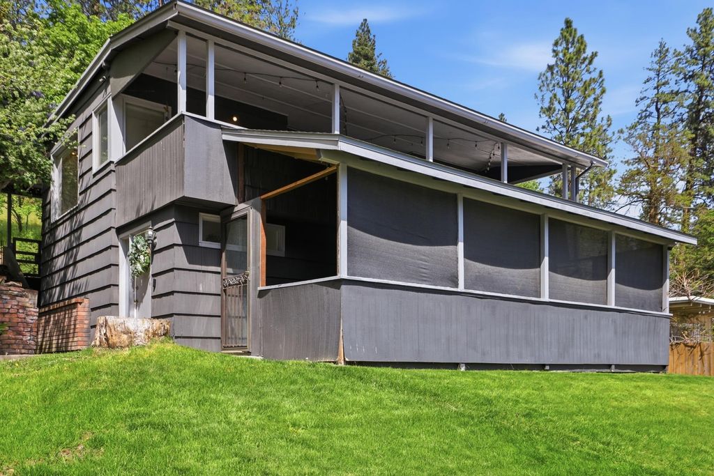 1422 S Liberty Dr, Liberty Lake, WA 99019