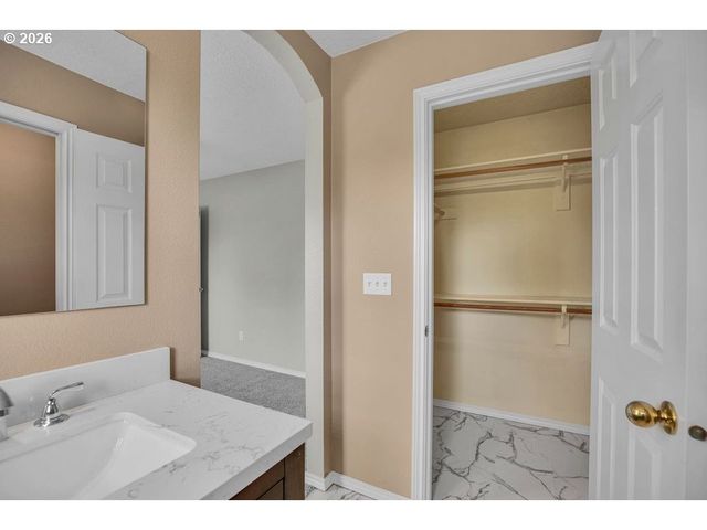 2356 Ne FRANCIS Pl, Gresham, OR 97030