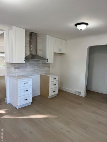 28435 Victor Street, Roseville, MI 48066