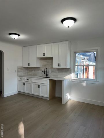 28435 Victor Street, Roseville, MI 48066