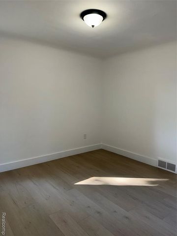 28435 Victor Street, Roseville, MI 48066