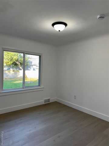 28435 Victor Street, Roseville, MI 48066