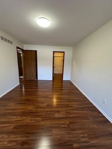 301 Meadow Bridge Drive, Rochester Hills, MI 48307