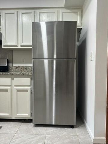 301 Meadow Bridge Drive, Rochester Hills, MI 48307