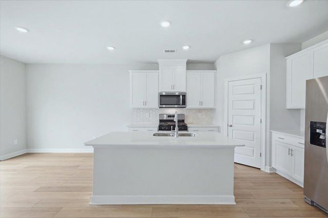927 Rising Oak Court, Spartanburg, SC 29301