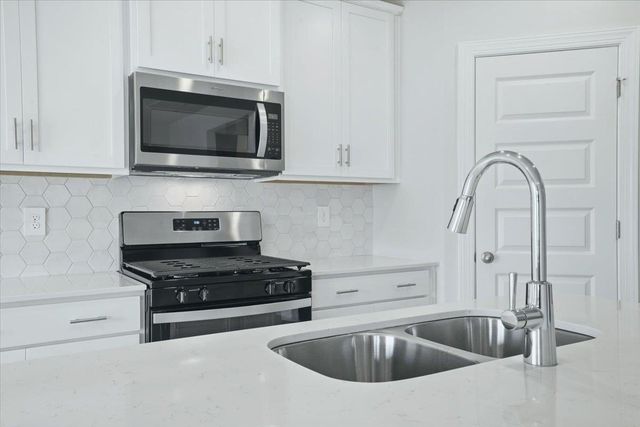 927 Rising Oak Court, Spartanburg, SC 29301