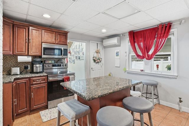 21 Francis Ave, Holyoke, MA 01040