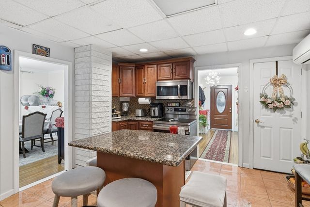 21 Francis Ave, Holyoke, MA 01040