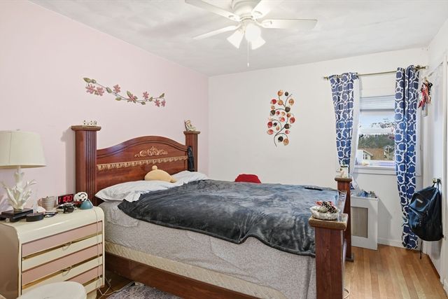 21 Francis Ave, Holyoke, MA 01040