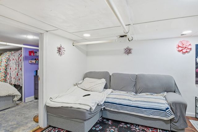 21 Francis Ave, Holyoke, MA 01040