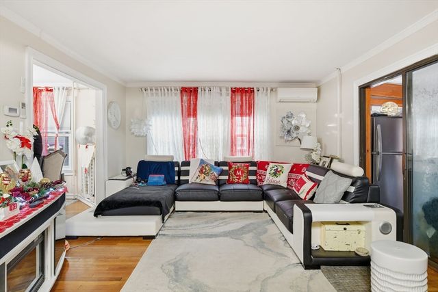 21 Francis Ave, Holyoke, MA 01040