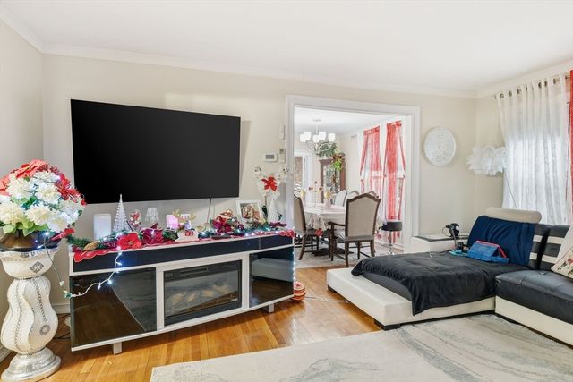 21 Francis Ave, Holyoke, MA 01040