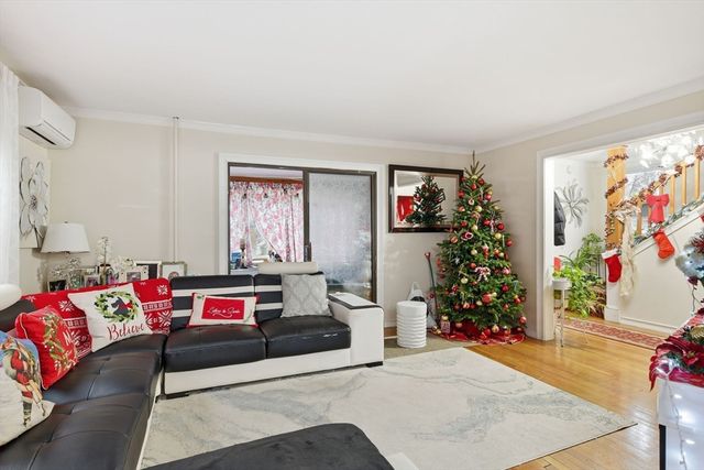 21 Francis Ave, Holyoke, MA 01040