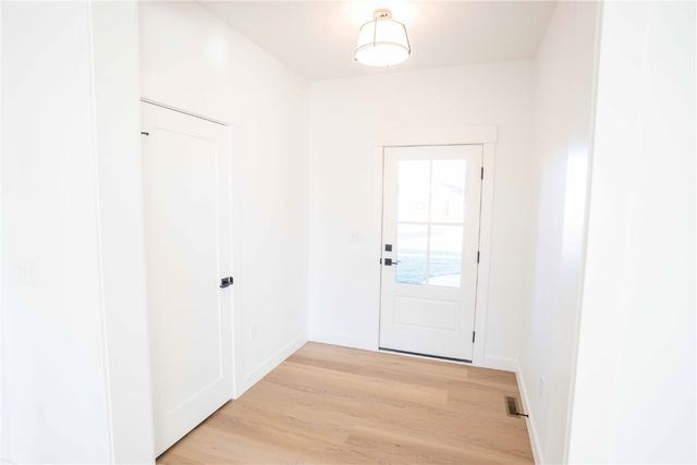 209 Fieldstone Circle, Marion, IA 52302