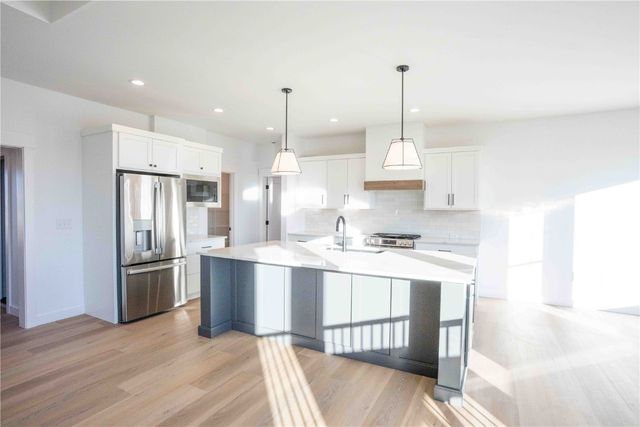 209 Fieldstone Circle, Marion, IA 52302