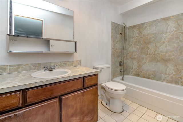 24314 22nd Avenue S, Des Moines, WA 98198