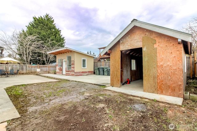 24314 22nd Avenue S, Des Moines, WA 98198