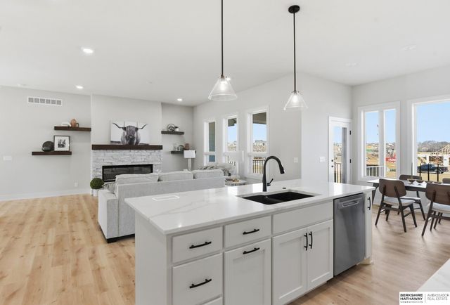 9808 Overland Trail, Papillion, NE 68046