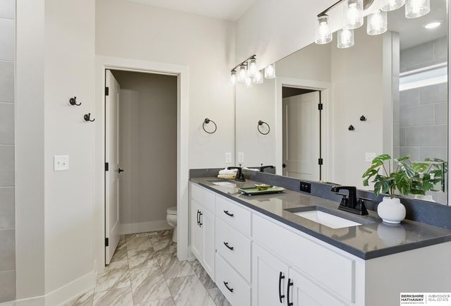 9808 Overland Trail, Papillion, NE 68046