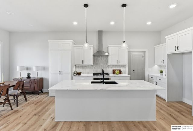9808 Overland Trail, Papillion, NE 68046