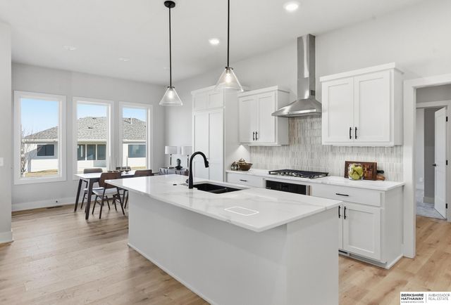 9808 Overland Trail, Papillion, NE 68046