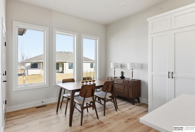 9808 Overland Trail, Papillion, NE 68046