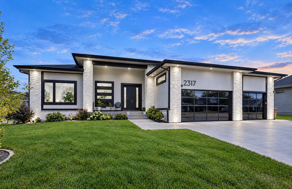 2317 NE Little Beaver Drive, Grimes, IA 50111