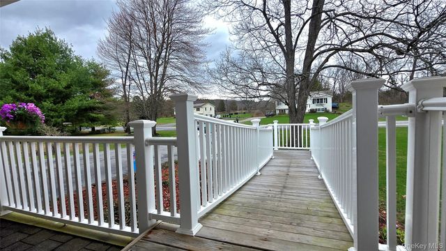 5 Meadows Court, Staatsburg, NY 12580
