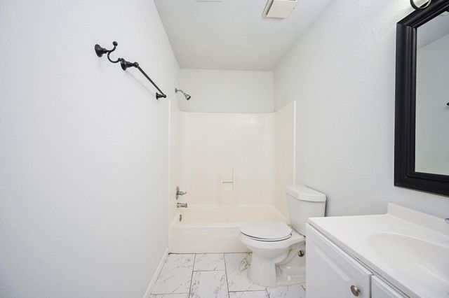 8046 Ellinger Lane, Houston, TX 77040