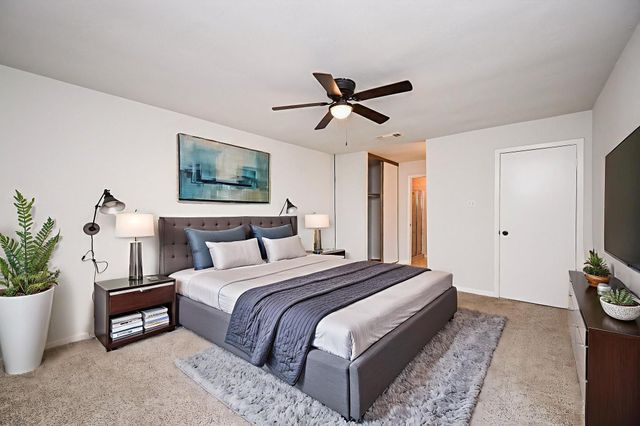 8046 Ellinger Lane, Houston, TX 77040