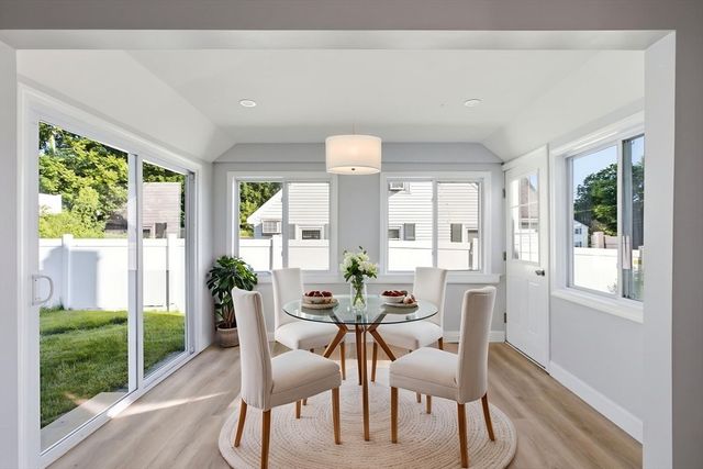 92 Garfield Ave, Woburn, MA 01801