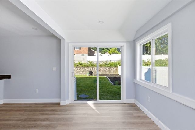 92 Garfield Ave, Woburn, MA 01801