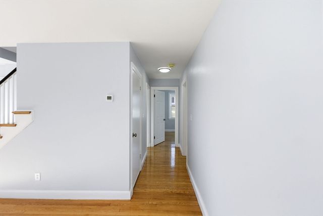 92 Garfield Ave, Woburn, MA 01801