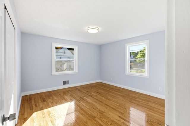92 Garfield Ave, Woburn, MA 01801