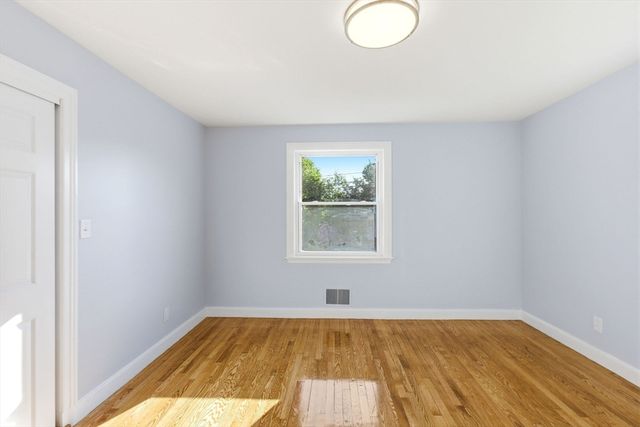 92 Garfield Ave, Woburn, MA 01801