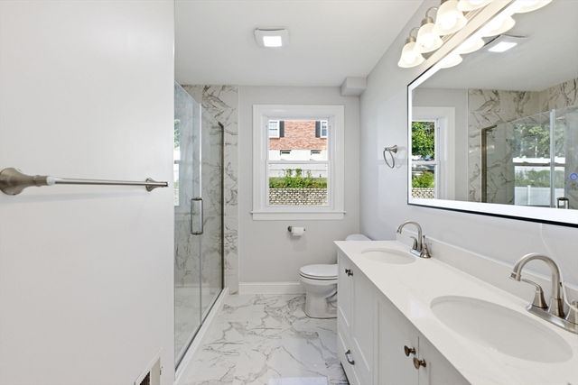 92 Garfield Ave, Woburn, MA 01801