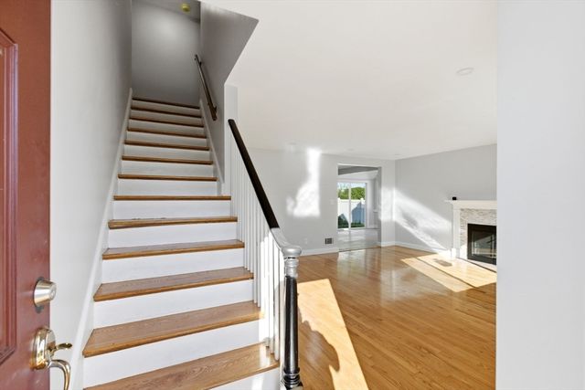 92 Garfield Ave, Woburn, MA 01801