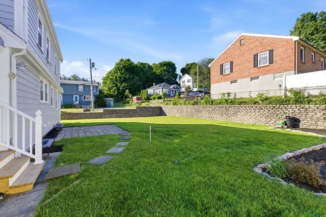 92 Garfield Ave, Woburn, MA 01801