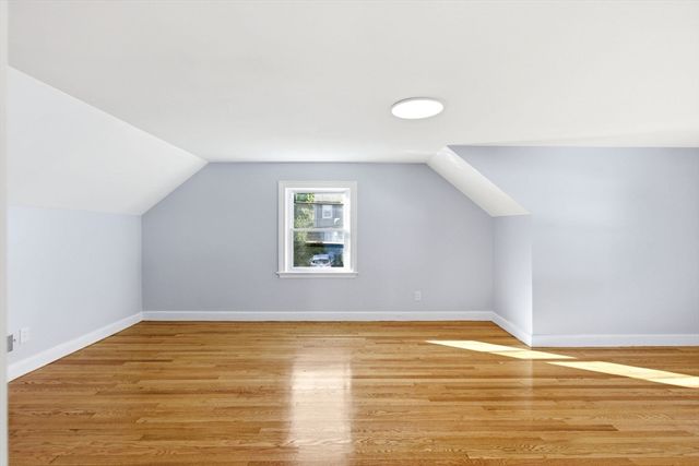 92 Garfield Ave, Woburn, MA 01801