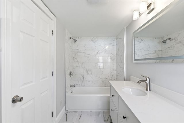 92 Garfield Ave, Woburn, MA 01801