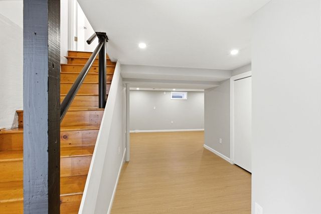 92 Garfield Ave, Woburn, MA 01801